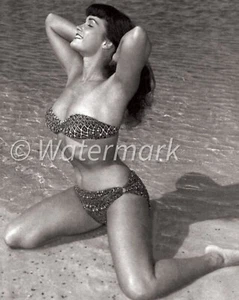 Bettie Page Iconic Pin-Up - Vintage 8x10 Photo Reprint - Retro Wall Art - Bild 1 von 1