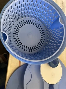 Tupperware Salat-Schleuder Karussell Schüssel blau 4,5 L mit Deckel - Bild 1 von 9