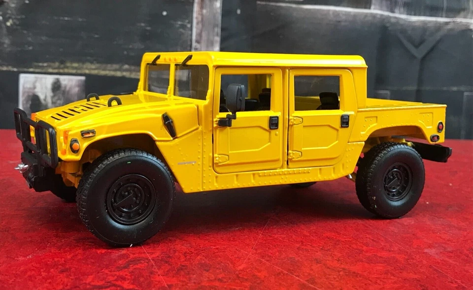 NEW IN BOX Diecast Johnny Lightning SUPER MAGMAS YELLOW HUMMER 1:24 #213-00 - Image 1 of 4