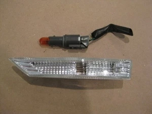 Marcador lateral montado en guardabarros izquierdo Kia Soul 2009-2011 OEM P/N 92301-2KO - Imagen 1 de 12