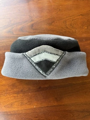 Sombrero de Invierno Patchwork Polartec Negro y Gris Diseño Boho Foto 1 de 4