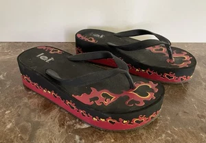 VTG Lei Womens Fire Flames Red Black Platform Flip Flop Slides Y2K Beach Goth 6 - Picture 1 of 12