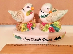 2 Shaker Sale e Pepe Colomba con Bordo e Piatto Molto Colorati - Foto 1 di 3