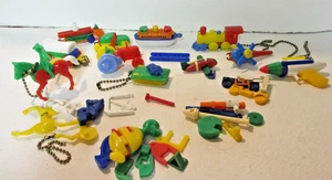 Take apart puzzles: Hard Plastic 15 + vehicles & horses key rings. 1954 - Picture 1 of 8