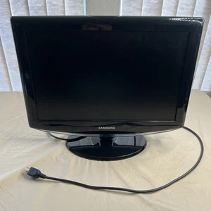 Samsung LN-T1953H 19-inch LCD TV Black With Stand/ Tested and works - Picture 1 of 7