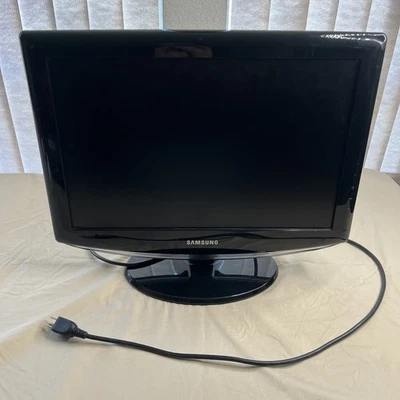Samsung LN-T1953H 19-inch LCD TV Black With Stand/  Tested and works - Image 1 of 4