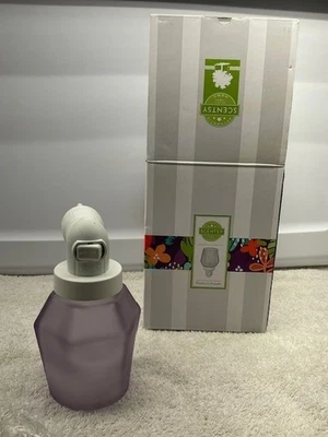 Calentador enchufable Pretty In Purple Scentsy y 4 fundiciones de cera Foto 1 de 4