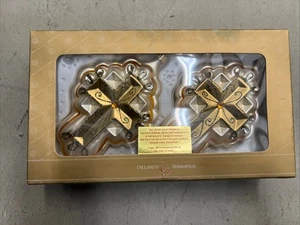 Juego de 2 - Adornos Dillard’s en Caja - Cruces Adornos de Vidrio Brillo Dorado - Imagen 1 de 6