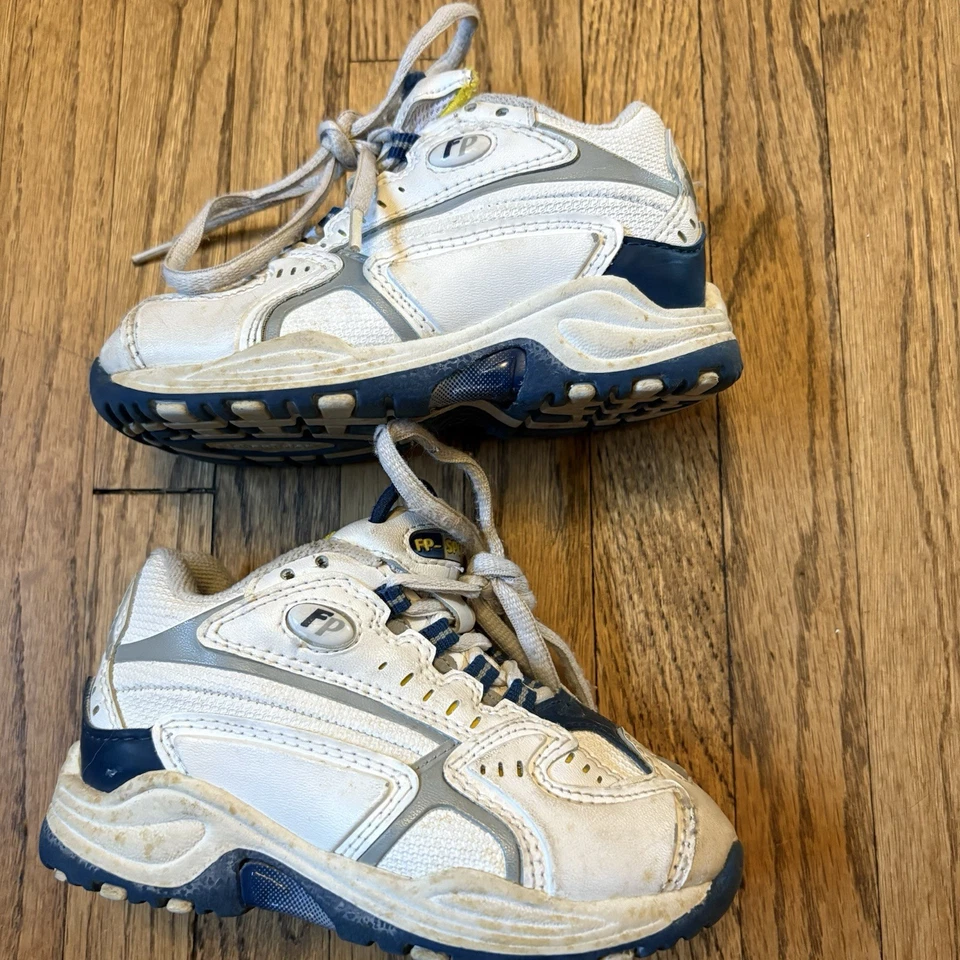 2001 Fisher-Price 运动网球鞋 男女皆宜的 8.5 白色 蓝色 复古运动鞋 — 第 1/4 张图片