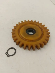 Yamaha Vmax 1200 Large Oil Pump Gear (28T) 26H-13325-00 - Picture 1 of 3