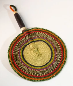 Ventaglio africano in paglia intrecciata a mano decorazione parete cesto Ghana arte rattan colorato-1201 - Foto 1 di 24