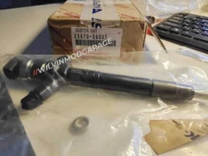 Genuine Fuel Injector Nozzle 2007-2021 Lexus LX570 LX460 23670-59037 Japan OEM - Imagen 1 de 6