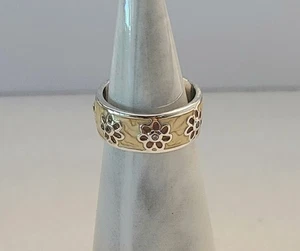 Lauren G Adams Cream Colored Flower Enamel Band Ring Size 6 - Picture 1 of 1