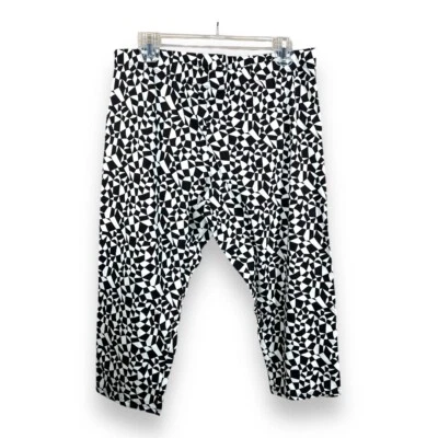 NEW NO BOUNDARIES BLACK WHITE GEOMETRIC CAPRIS XL WOMENS 19 JUNIORS 90s Y2k￼ - Image 1 of 4