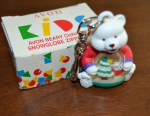 Globo de Nieve Navidad Avon NIÑOS Oso de Colección Cremallera Tirón Nuevo en Caja Acento para Niños - Imagen 1 de 3