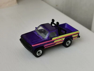 Dodge Dakota #50 extremadamente raro en púrpura con base negra / nuevo / suelto Foto 1 de 4