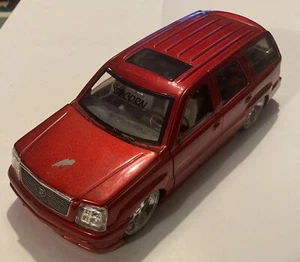 2002 Cadillac Escalade — JADA. DUB CITY 1/24 Scale Die Cast #536 Met Red Cool M - Picture 1 of 15
