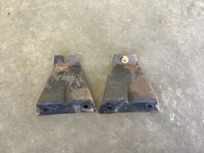 1973/74 Chevrolet C/K 10 20 30 K5 Grill Brackets — 第 1/2 张图片