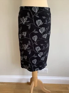 Laura Ashley Black PENCIL Skirt Size 8 Magnolia Stretch Lined Work Office VGC - Picture 1 of 2