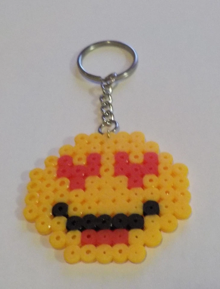 Portachiavi Faccina Emoji! Idea regalo di Natale! Cuori! Amore! Compleanno! - Immagine 1 di 1