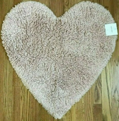 NUEVO Pottery Barn Kids Corazón ~ ALFOMBRA DE BAÑO ~ San Valentín ~ Forma de corazón ~ VACACIONES Foto 1 de 3