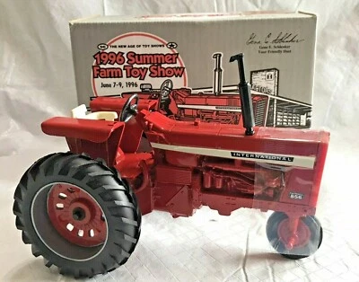 Ertl IH 856 1996 Summer Farm Toy Show 1/16 DieCast Tractor Missing 1 Wheel - Image 1 of 4