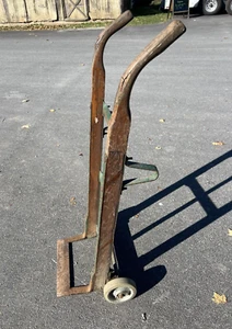Carro de mano vintage bolsa barril granja dolly mesa de centro base metal madera granero - Imagen 1 de 13