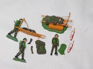 BRITAINS ARMY INFANTRY STRETCHER PARTEI SOLDAT + VERWUNDET - Bild 1 von 4