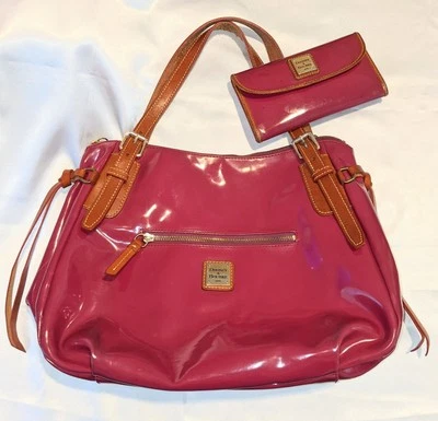 Bolso de hombro DOONEY & BOURKE Lg Nina charol frambuesa con billetera Foto 1 de 4