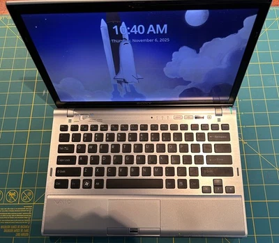 SONY VAIO Z VPC1 VPCZ122GX Core i5-560M 4GB（2GB×2) 128GB SSD  - Image 1 of 4