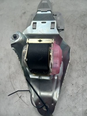 Toyota RAV4 LE 2014 lado del conductor conjunto de cinturón de seguridad trasero  Foto 1 de 4