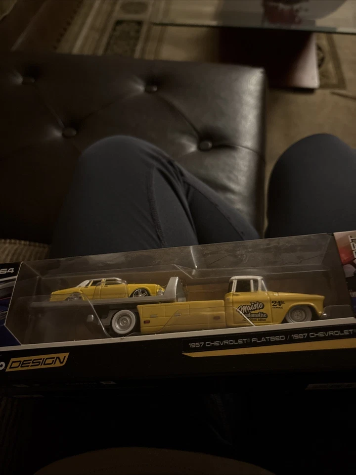 Maisto Design 1957 Chevrolet Flatbed/ 1987 Chevrolet Caprice 1:64 Transport  - Image 1 of 1