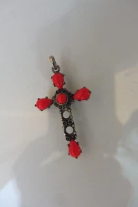 Bellissimo, antico ciondolo, croce in argento 835 con corallo rosso - Foto 1 di 4