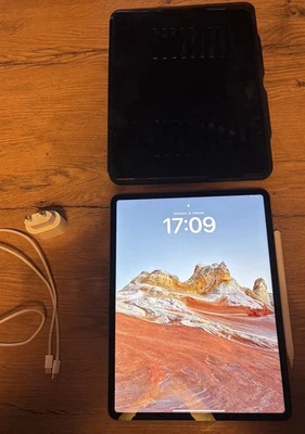 Apple iPad Pro 12,9 Zoll (6. Generation, Modell 2022) mit 256 GB Speicher W-lan - Bild 1 von 4