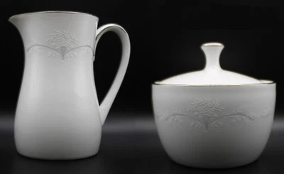 Crema Noritake WHITEBROOK 6441 con ribete platino tono plata Foto 1 de 4