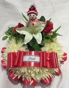Christmas Classic Chrysanthemum Wreath Ring - Personalised Memorial Tribute - Picture 1 of 1