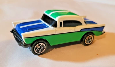 Chevrolet Bel Air 1999 Matchbox 1957 blanco con gráficos azul-verde de colección Foto 1 de 4