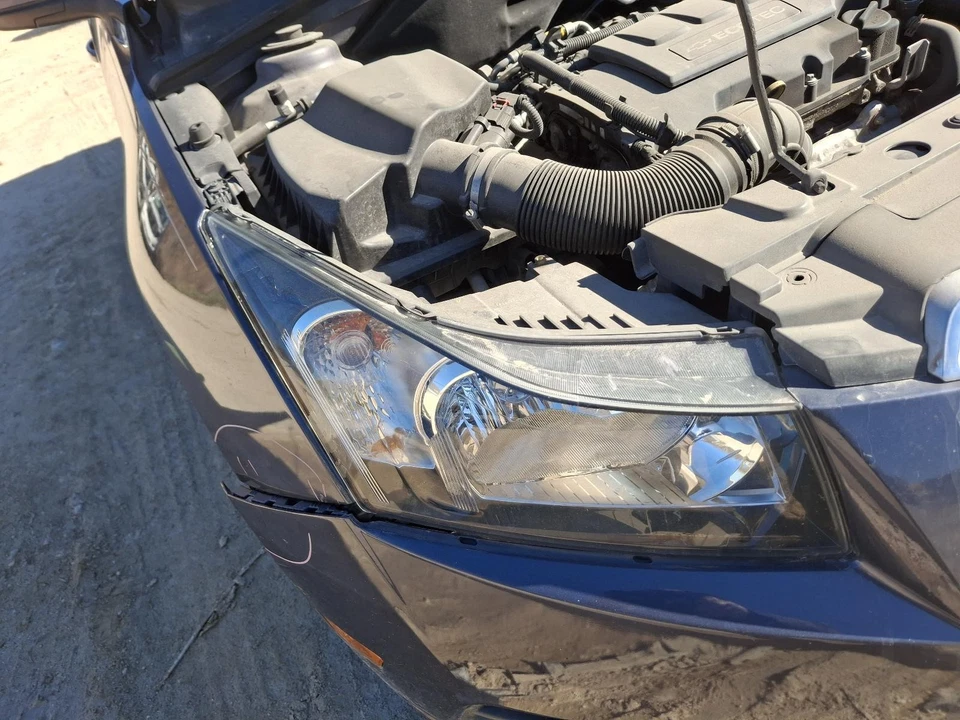 Conjunto de farol direito usado serve: 2014 Chevrolet Cruze grau direito A - Imagem 1 de 4