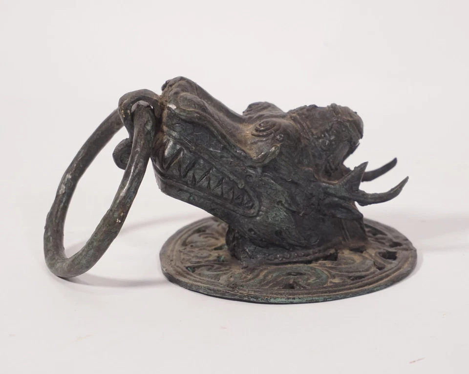 Antiker Türklopfer Asiatika Drachen Fabelwesen Krokodil Metall Eisen Bronze - Bild 1 von 4