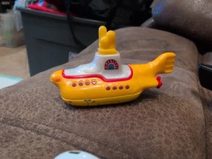 Hot Wheels Beatles Yellow Submarine con ruote 2014 Subafilm Ltd 2015 *LOOSE - Foto 1 di 3