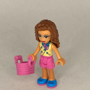 *NEW* Olivia minifigure dark pink shorts & yellow vest LEGO Friends 30412 - Picture 1 of 3
