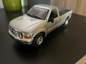 Ford F350 Superduty silber 1:27 Shortbed aus Vitrine...TOP! - Bild 1 von 7