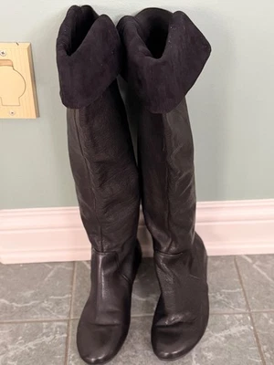 Bota hasta la rodilla Nine West, letra sintética, forro de gamuza, talla 8M Foto 1 de 4