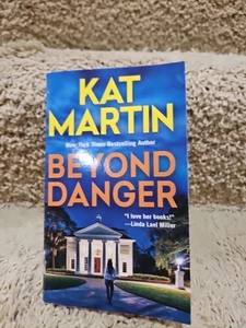 Beyond Danger von Kat Martin (2018, Massenmarkt) - Bild 1 von 3