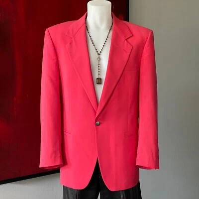 Blazer V2 by VERSACE 1990s 1 botão em vermelho morango tamanho 50R Fabricado nos EUA - Imagem 1 de 4