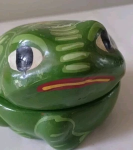 Big Eyed Green FROG Mexican Terra Cotta Pottery trinket box, Handpainted - Bild 1 von 7