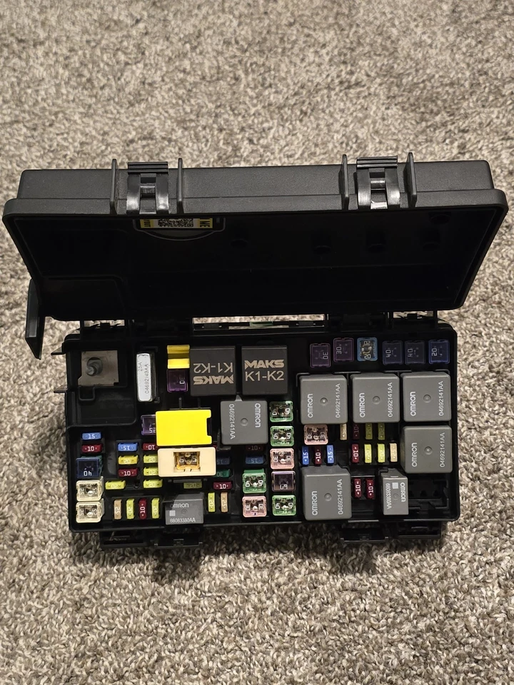 2010 Dodge Grand Caravan, Chrysler Town & Country ***TIPM*** Peça #4692305 - Imagem 1 de 4