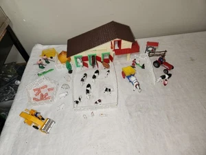 Juego de granja casera caja azul vintage 1977 Hong Kong granero ganado equipo personas - Imagen 1 de 22