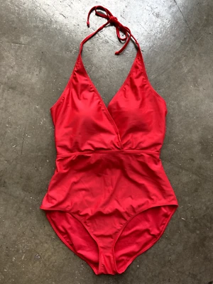 Traje de baño Jones New York JNY para mujer elástico de una pieza con corbata rojo cereza grande Foto 1 de 4