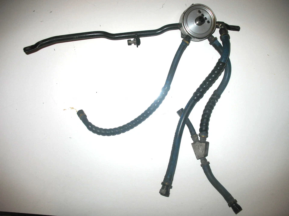 SOPORTE DE MONTAJE DE ENFRIADOR DE ACEITE CÁRTER Y CONJUNTO DE MANGUERAS. BMW R100 RS C 81 100 R 1981 Foto 1 de 1